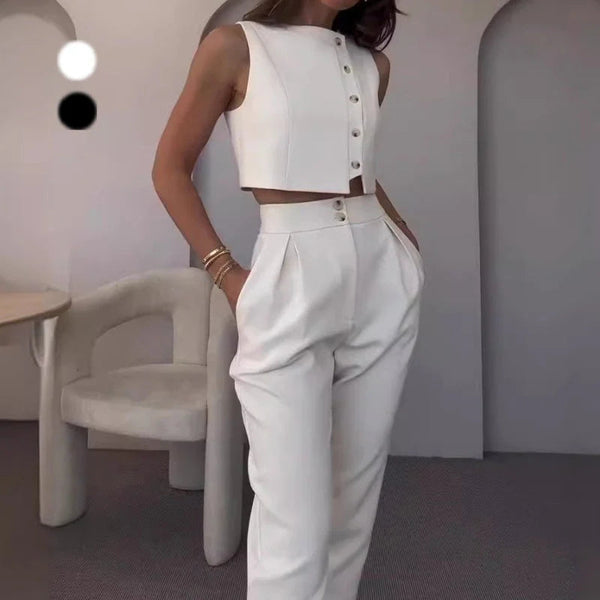 Chic Sleeveless Comfort Suit